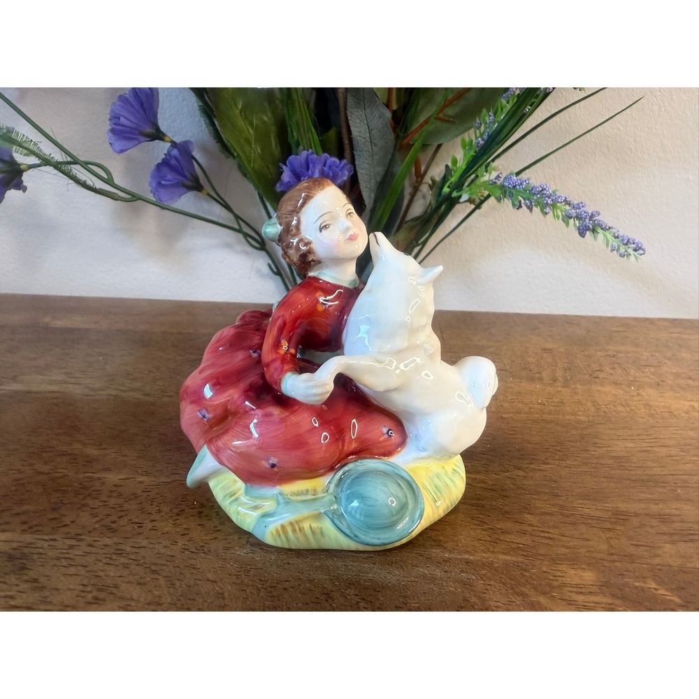 Royal Doulton Home Again HN2167 Figurine Girl With White Cat Peggy Davies Bone